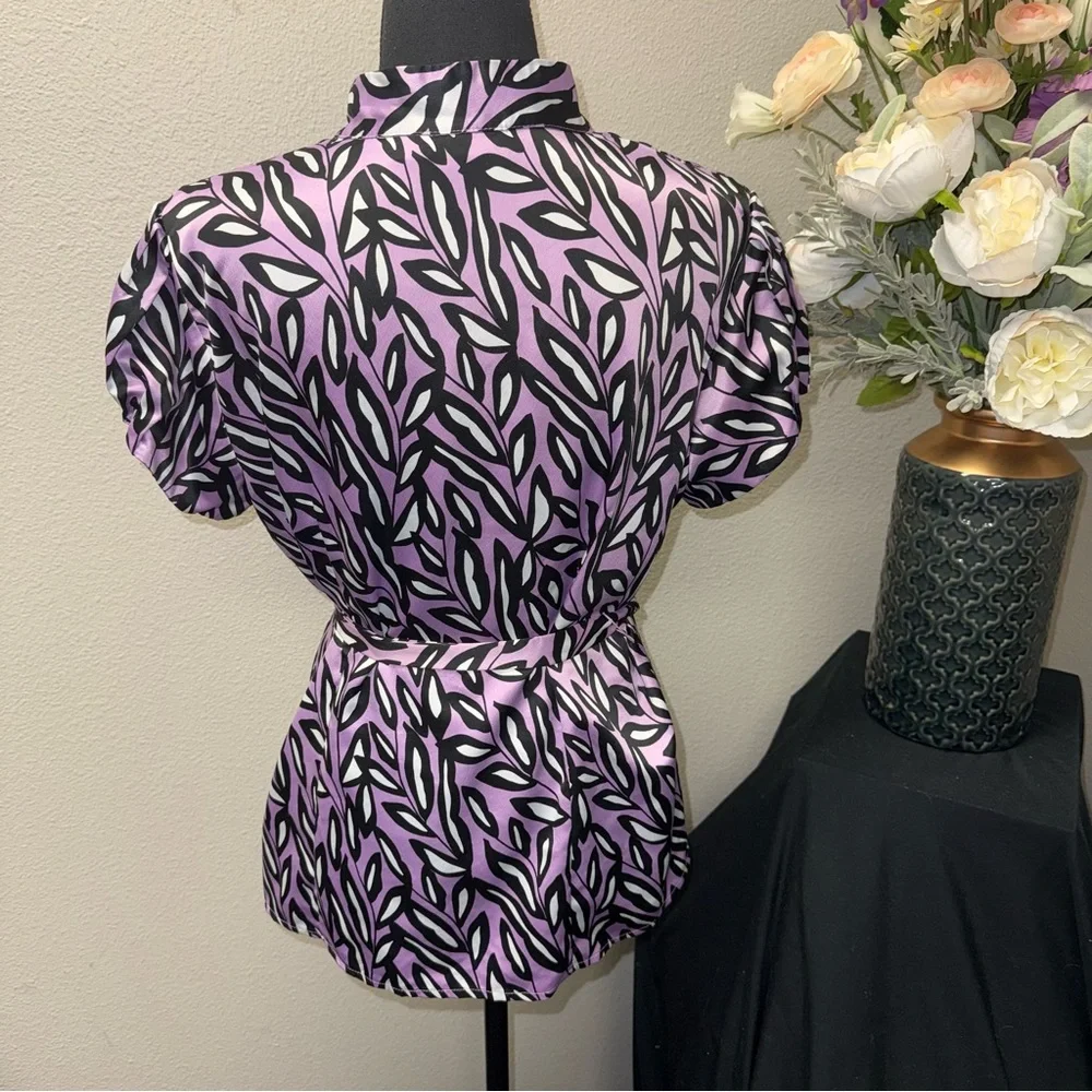 Worthington Purple Black Abstract Print Tie Waist Short Sleeve Blouse L - Picture 3 of 7